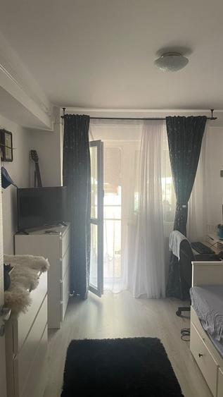 Apartament cu 3 camere semidecomandat în Cățelu