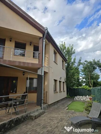 Casă cu 5 camere în Central