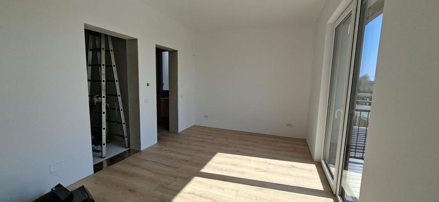 Duplex cu 4 camere cu Canalizare în Dumbrăvița