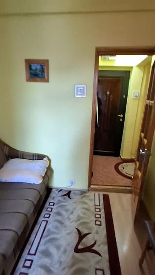 Apartament cu 3 camere nedecomandat în Podu Roș