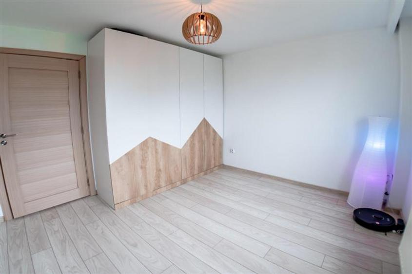 Apartament cu 3 camere semidecomandat în Eroii Revoluției
