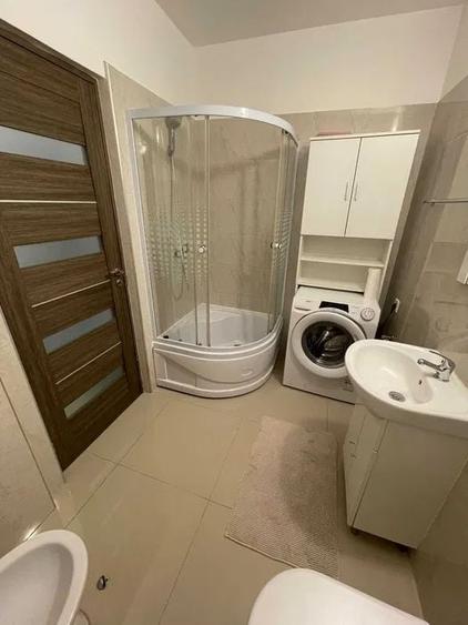 Apartament cu 3 camere semidecomandat, mobilat în Florești