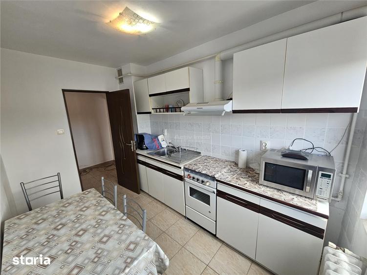 Apartament cu 3 camere semidecomandat în Central