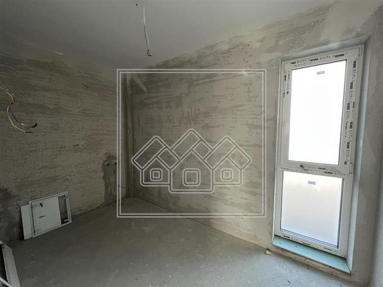 Duplex cu 4 camere cu Canalizare în Gușterița
