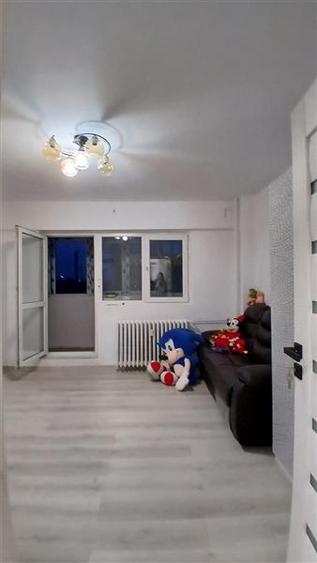 Apartament cu 3 camere decomandat, mobilat în Basarabia