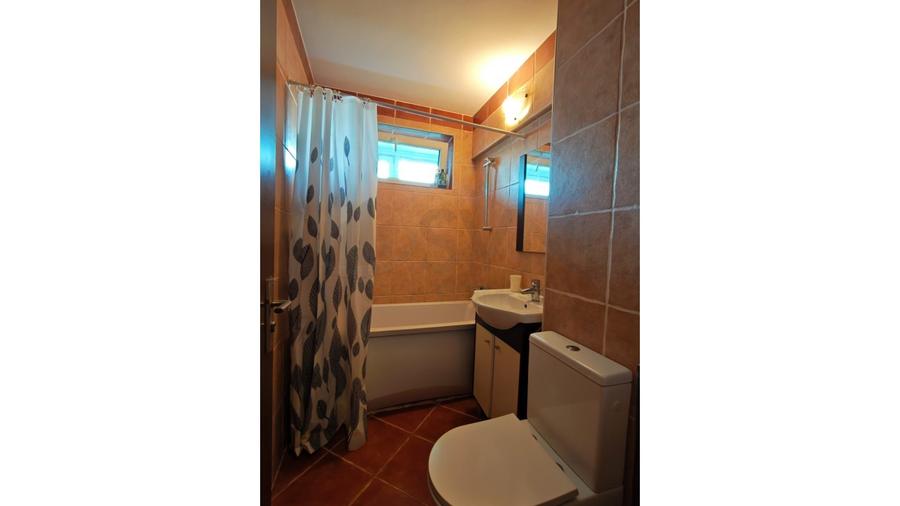 Apartament cu 3 camere semidecomandat, mobilat în Timișoara