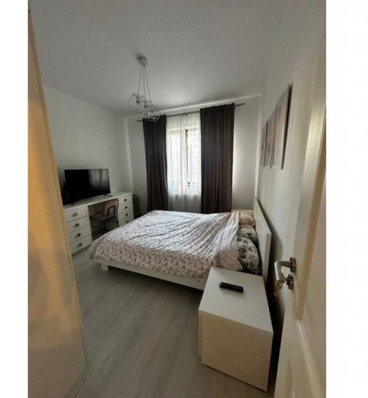 Apartament cu 3 camere semidecomandat în Vitan
