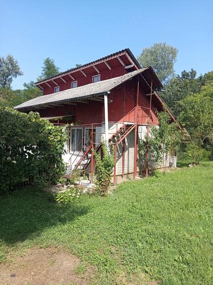 Casă cu 3 camere cu Teren 1500 Mp în Glod