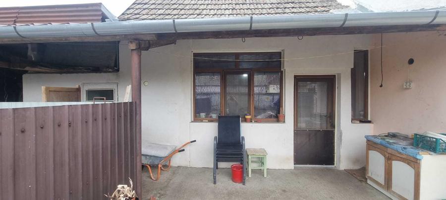 Casă cu 4 camere în Dudeștii Vechi