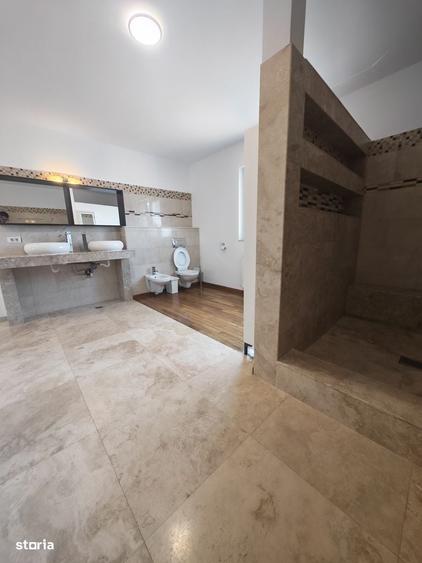 Casă cu 4 camere cu Teren 3000 Mp în Central