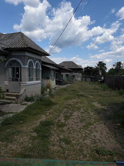 Teren de 1300 mp, în Glâmbocata