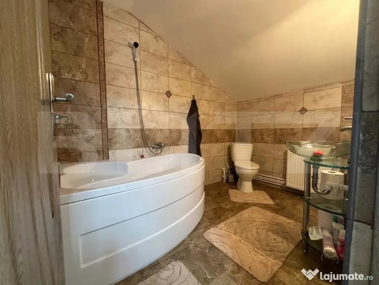 Casă cu 4 camere cu Teren 795 Mp în Central