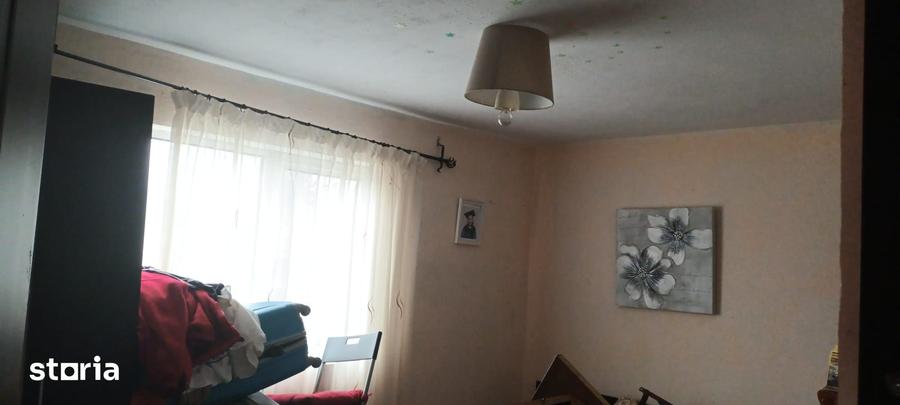 Casă cu 2 camere cu Teren 780 Mp în Central