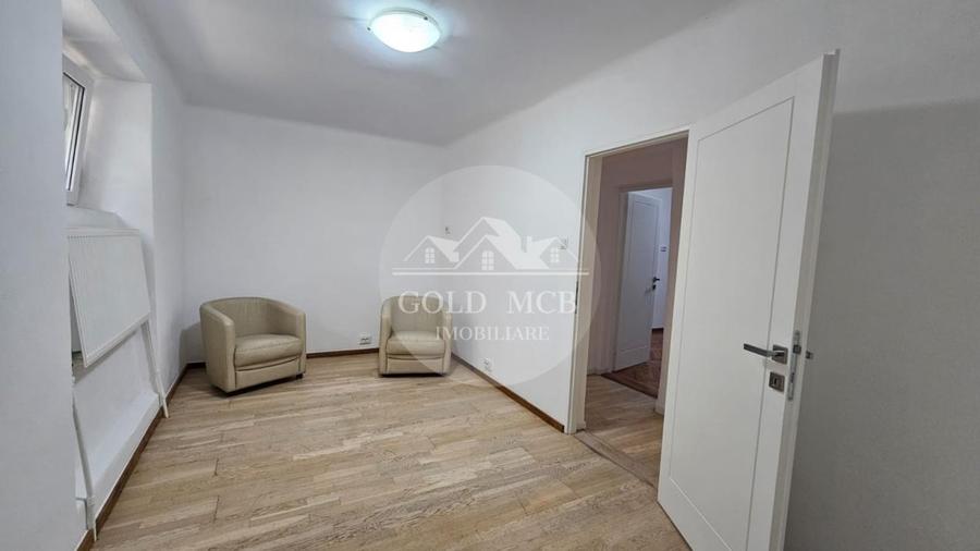 Apartament cu 4 camere circular în Capitale