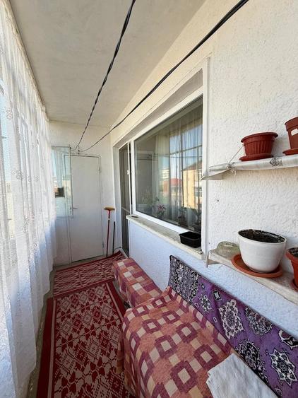Apartament cu 3 camere semidecomandat în Gojdu