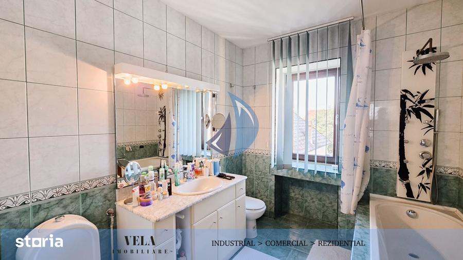 Casă cu 7 camere cu Teren 1259 Mp în Central