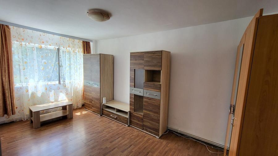 Inchiriere garsoniera spatioasa, parter - 1