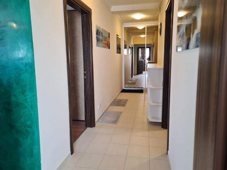 Apartament cu 3 camere semidecomandat, mobilat în Pipera