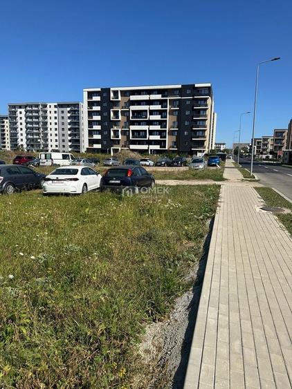 Teren Construcții intravilan de 1050 mp, în Tractorul