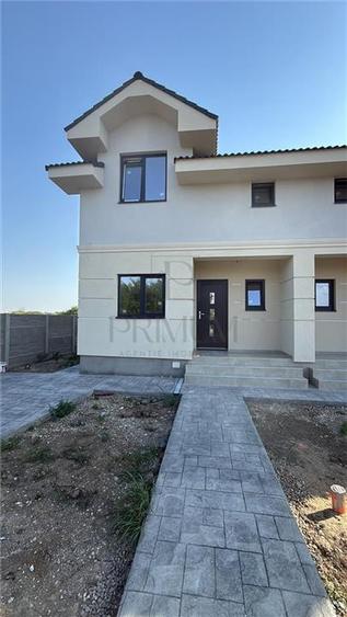 Duplex cu 4 camere cu Teren 297 Mp în Moșnița Nouă