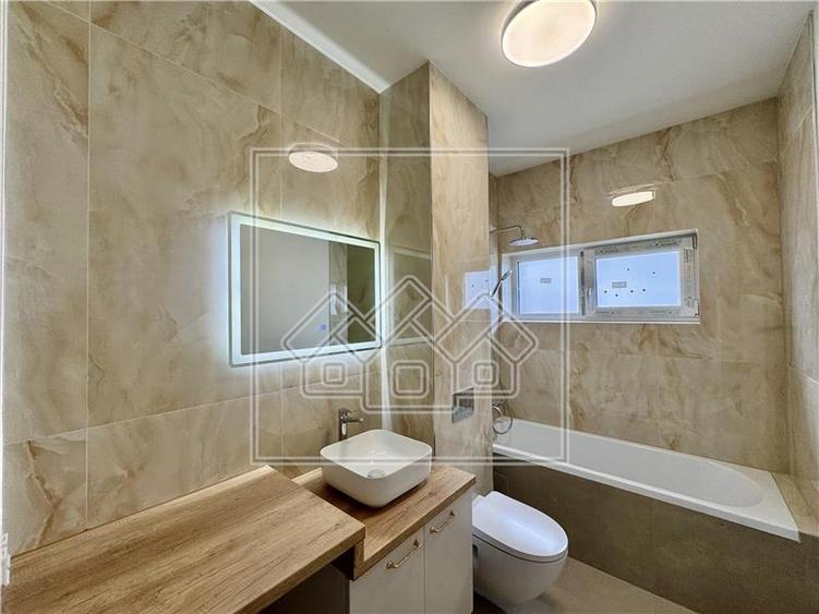 Penthouse cu 4 camere semidecomandat în Exterior Vest