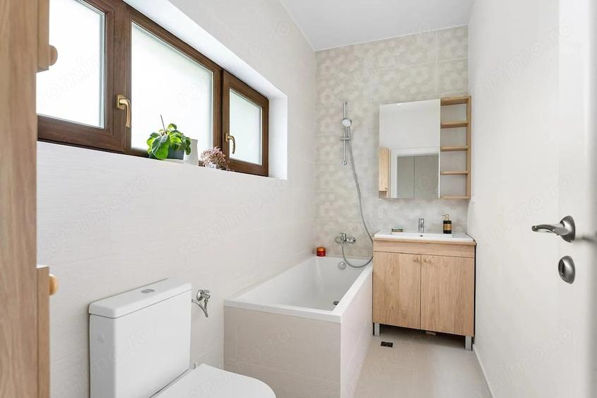 Casă cu 6 camere cu Teren 1000 Mp în Sadu