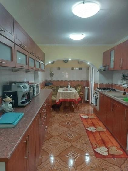 Apartament cu 4 camere decomandat în Ostroveni