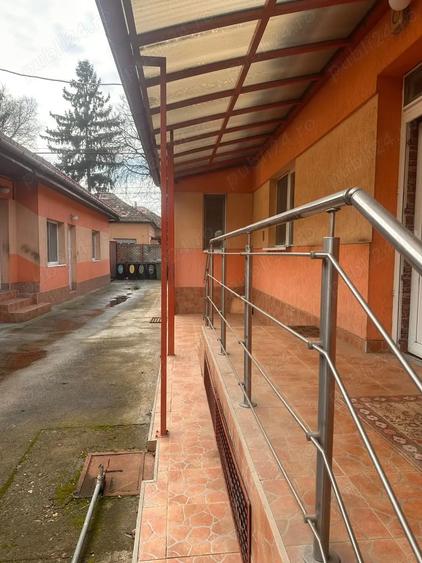Casă cu 3 camere cu Teren 1203 Mp în Central