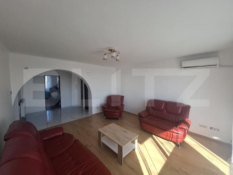Apartament cu 3 camere semidecomandat, mobilat în Cloșca