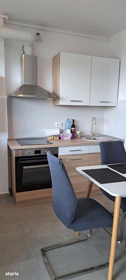 Apartament cu 2 camere decomandat în Titan