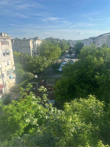 Apartament cu 3 camere decomandat în Buzaului