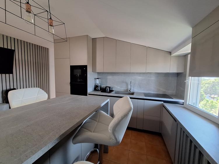 Apartament cu 2 camere decomandat, mobilat în Freidorf