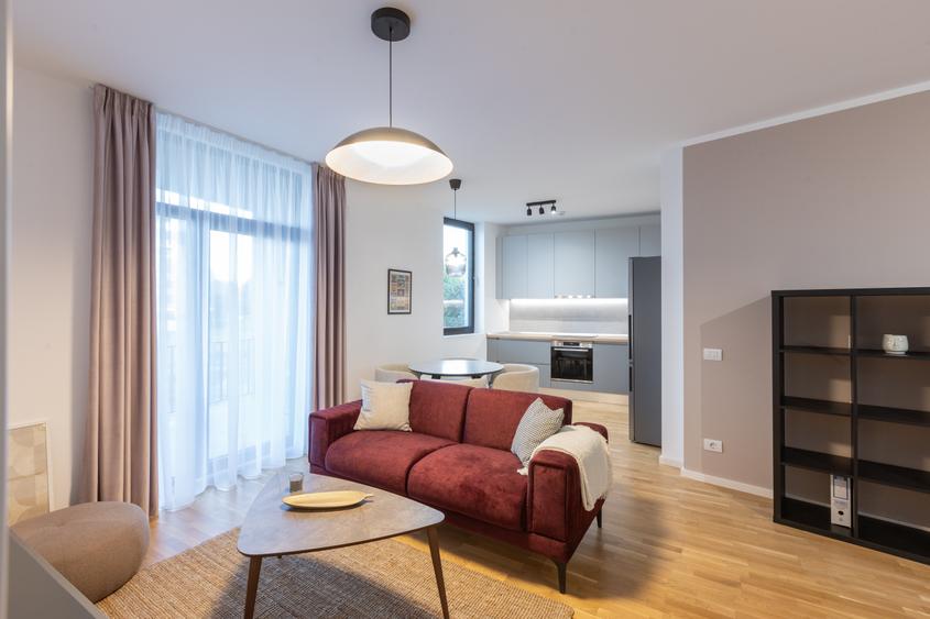Apartament cu 2 camere semidecomandat, mobilat în Central