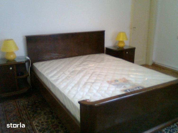 Apartament cu 3 camere semidecomandat, mobilat în Știrbei Vodă
