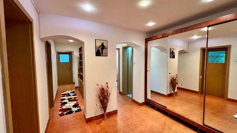 Apartament cu 4 camere decomandat, mobilat în Banat