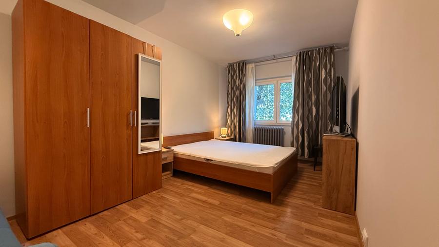Apartament cu 3 camere decomandat în Aviației