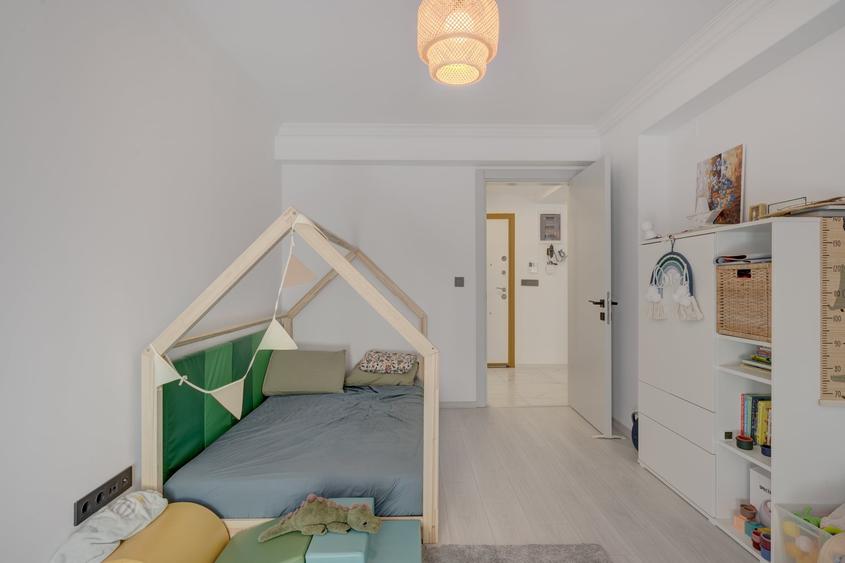 Apartament cu 3 camere decomandat în Titan