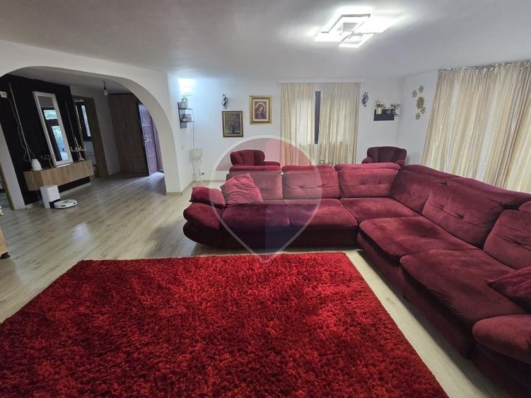 Casă individuală cu 5 camere cu Teren 958 Mp în Nord