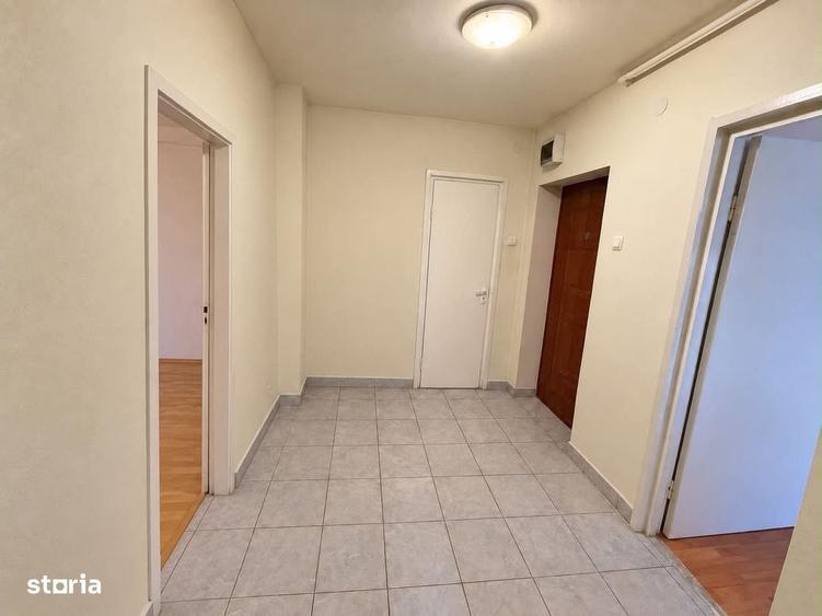 Apartament cu 3 camere decomandat în Tudor