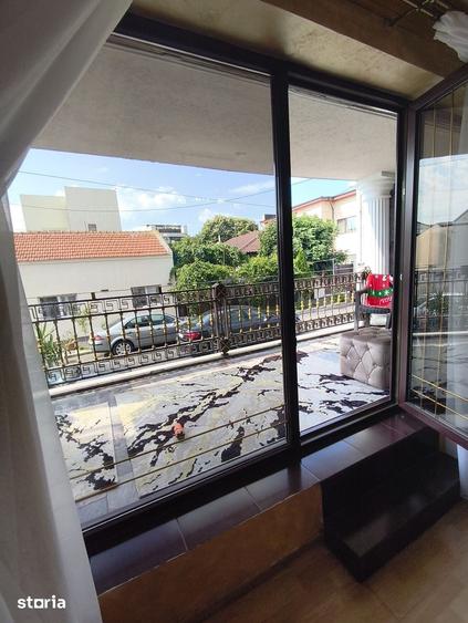 Casă cu 6 camere cu Teren 250 Mp în Tomis II