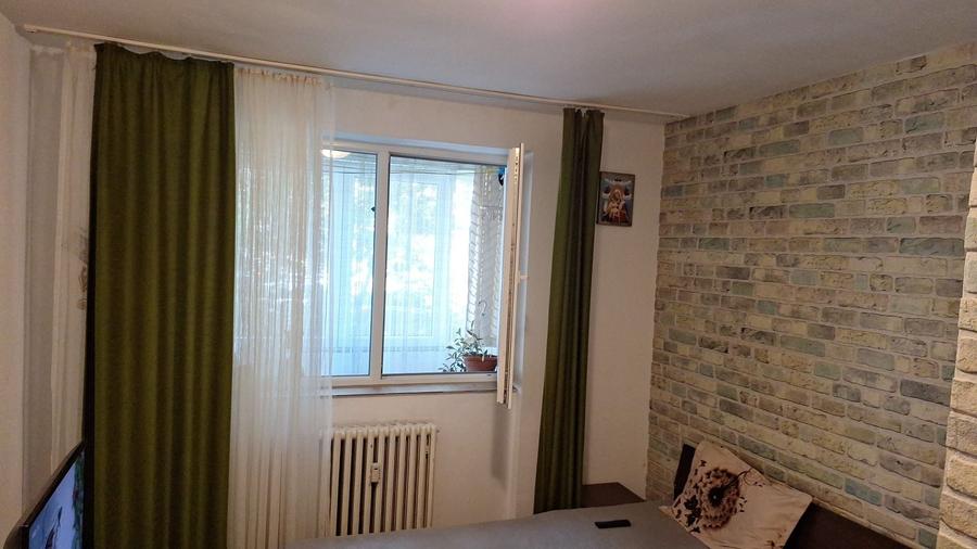 Apartament cu 3 camere semidecomandat în Crângași