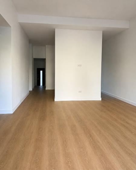 Casă individuală cu 8 camere cu Canalizare în Floreasca