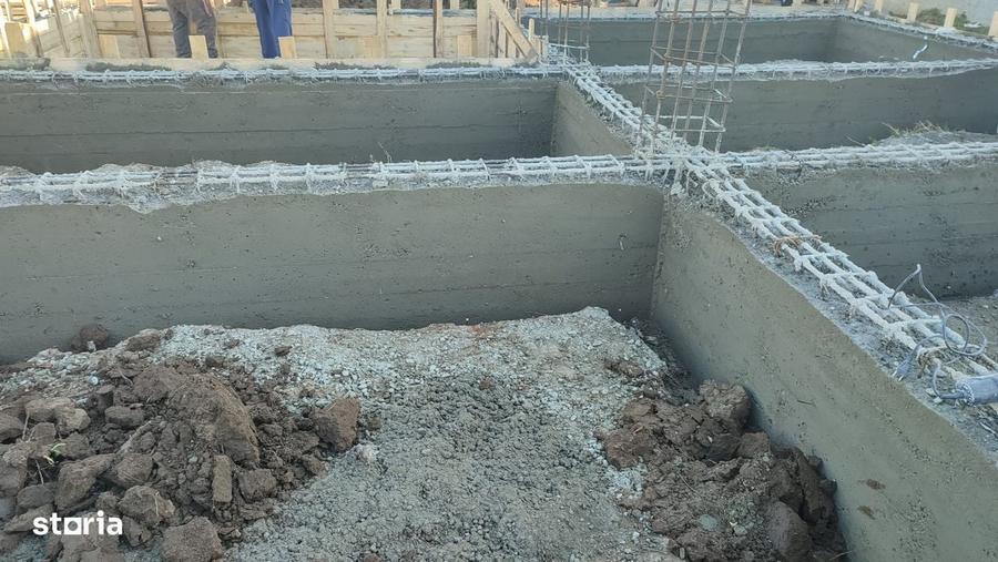 Casă cu 4 camere în Vidra