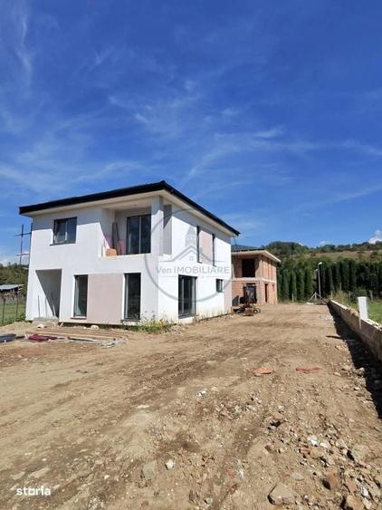 Casă cu 4 camere cu Teren 350 Mp în Central