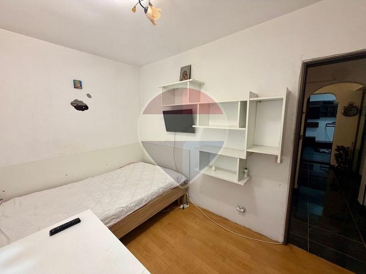 Apartament cu 3 camere decomandat, mobilat în Central