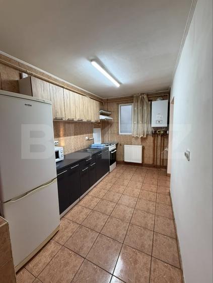 Apartament cu 3 camere decomandat, mobilat în Tractorul