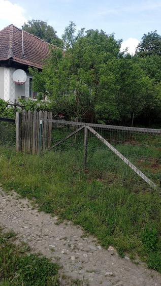 Casă cu 3 camere cu Teren 1800 Mp în Comlod
