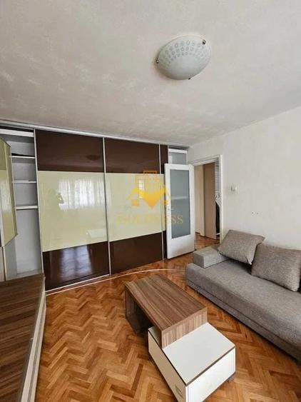 Apartament cu 3 camere decomandat, mobilat în Între Lacuri