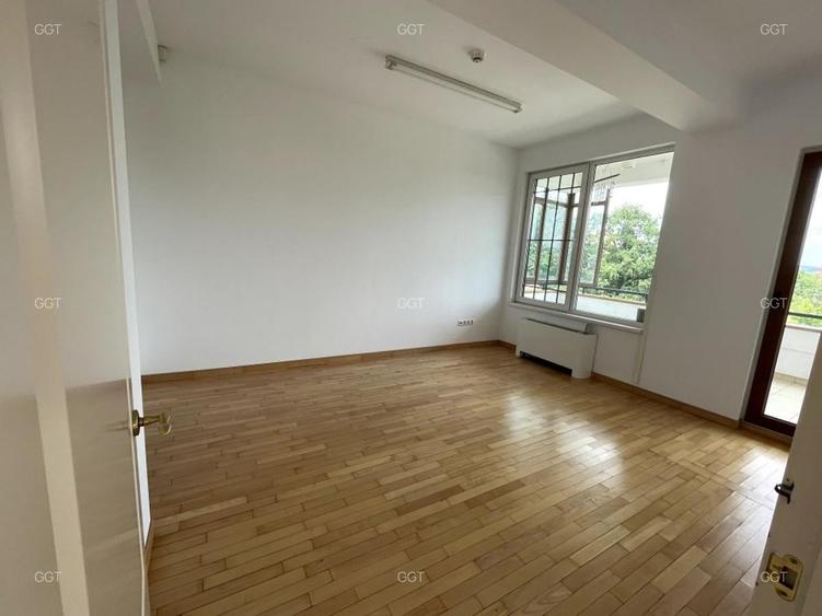 Birou, de 200 mp, în Central