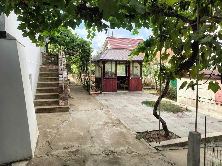Casă cu 3 camere decomandat în Dealuri Oradea